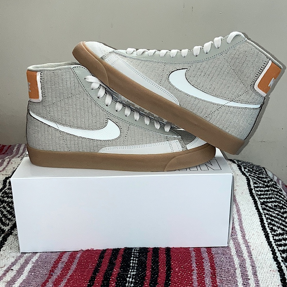 NIKE BLAZERS